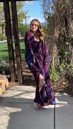 Load image into Gallery viewer, Tie dye kaftan kimono with pockets great summer caftan for loungewear perfect beach cover up
